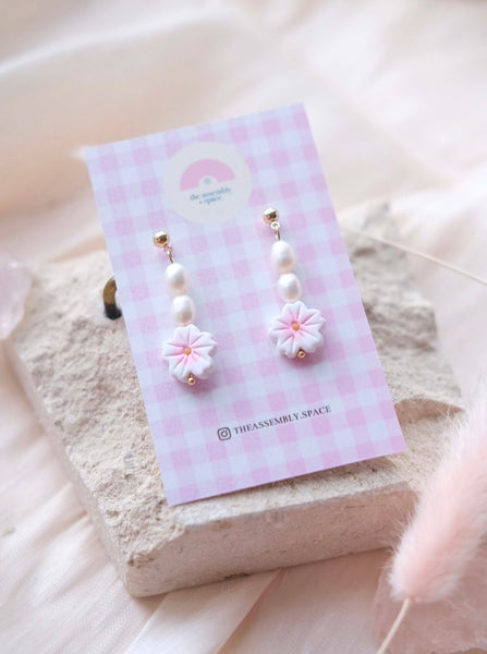 Sakura - Single white (with 2 pearls & ball stud)